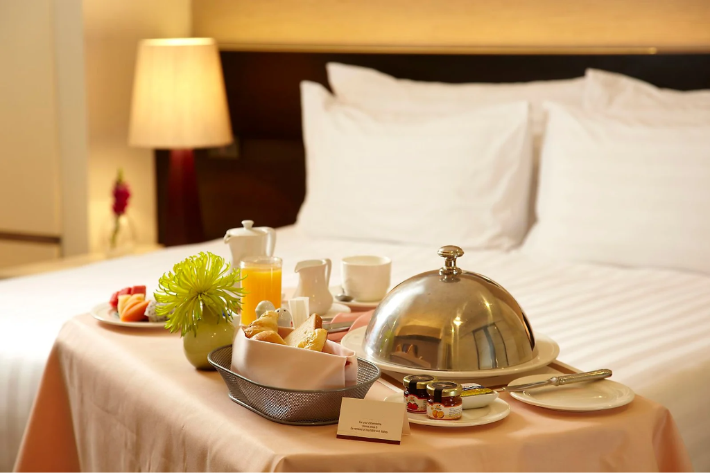 breakfast in bed 